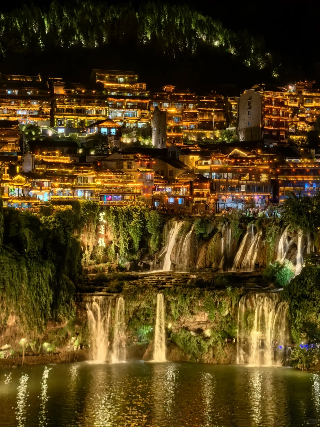 8-Day Shanghai, Zhangjiajie, Furong & Fenghuang Discovery Tour