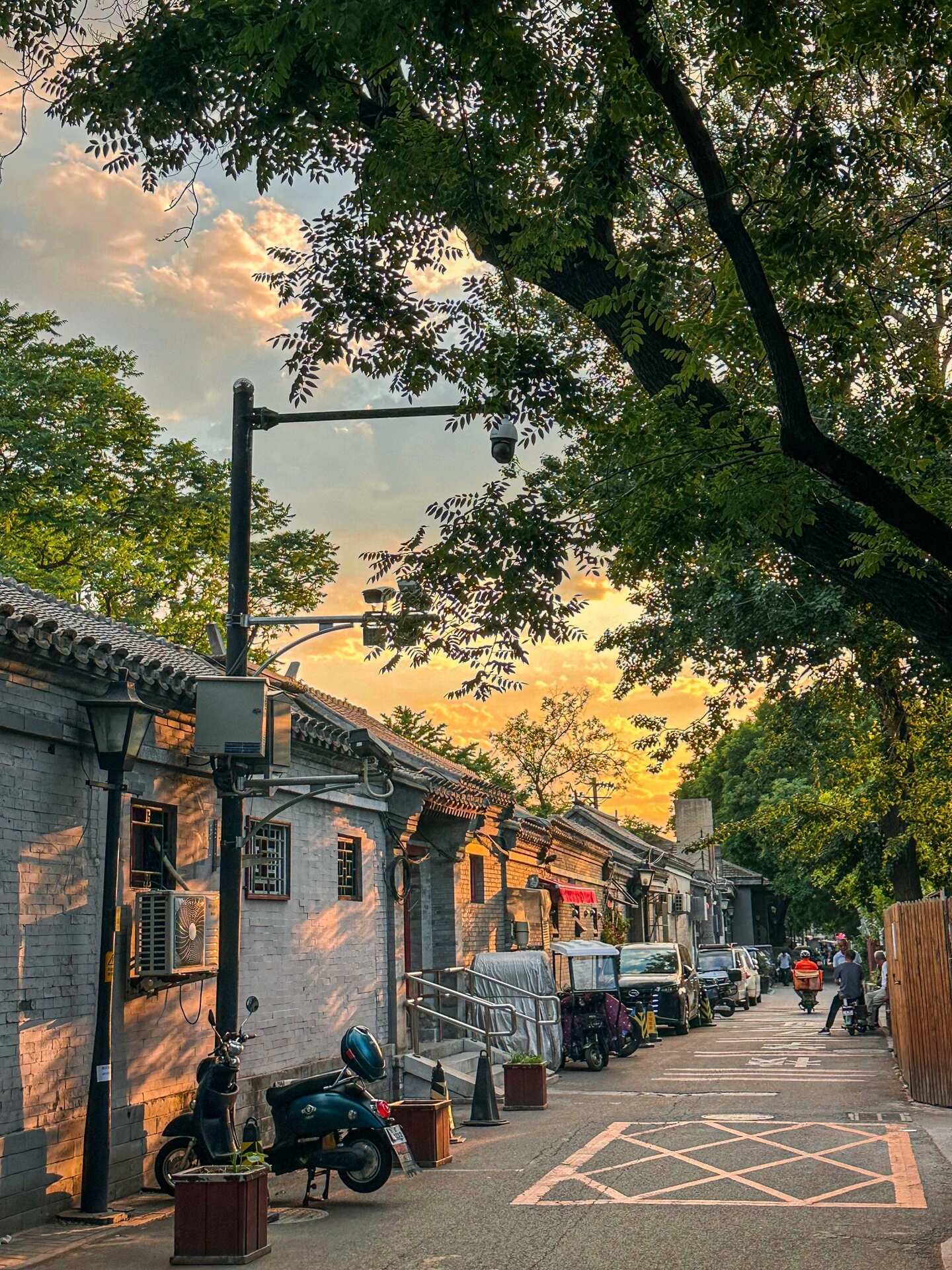 A traditional rickshaw in a Beijing hutong