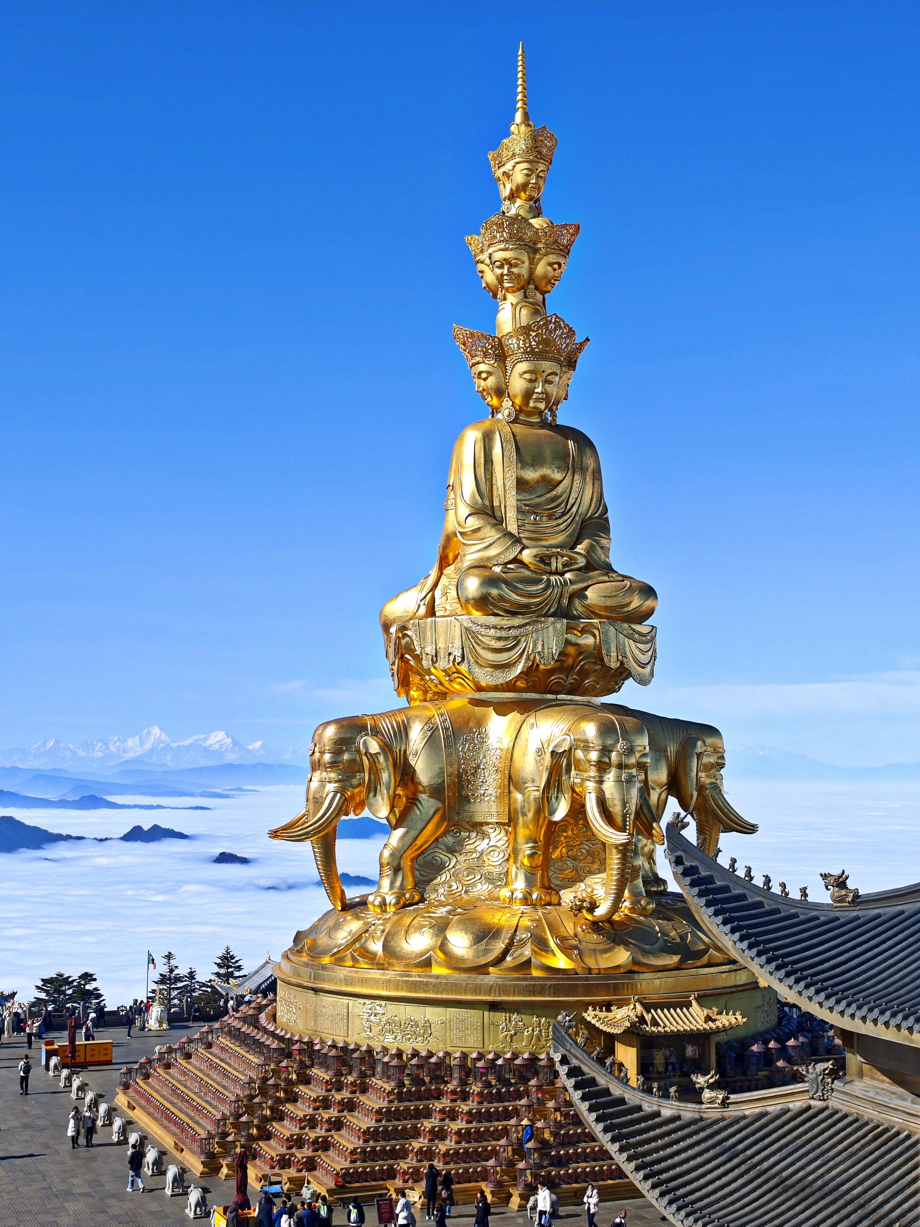 8-Day Private Chengdu, Emei Mountain & Jiuzhaigou Adventure