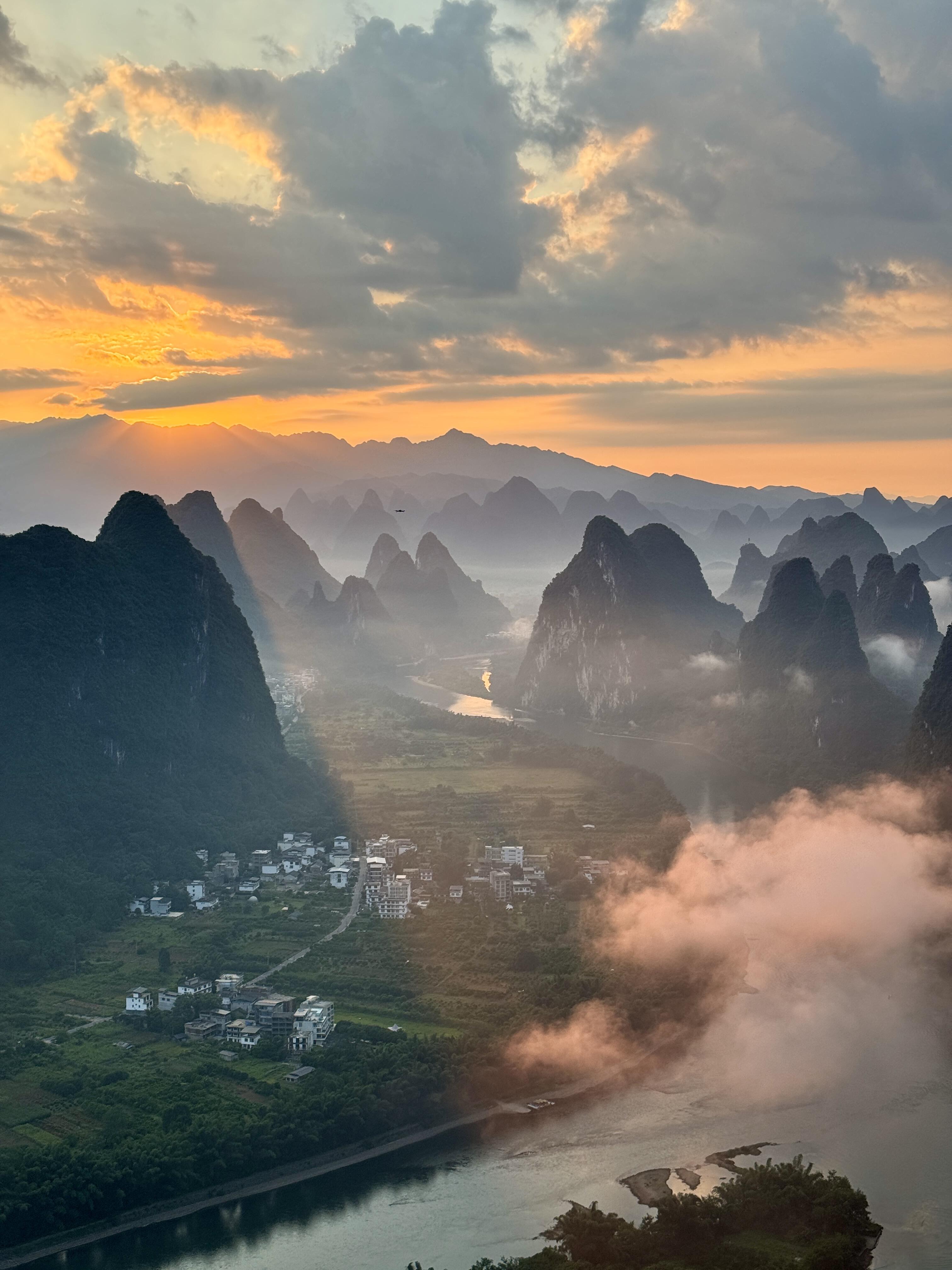 Arrival in Guilin — Explore the City's Natural Wonders
