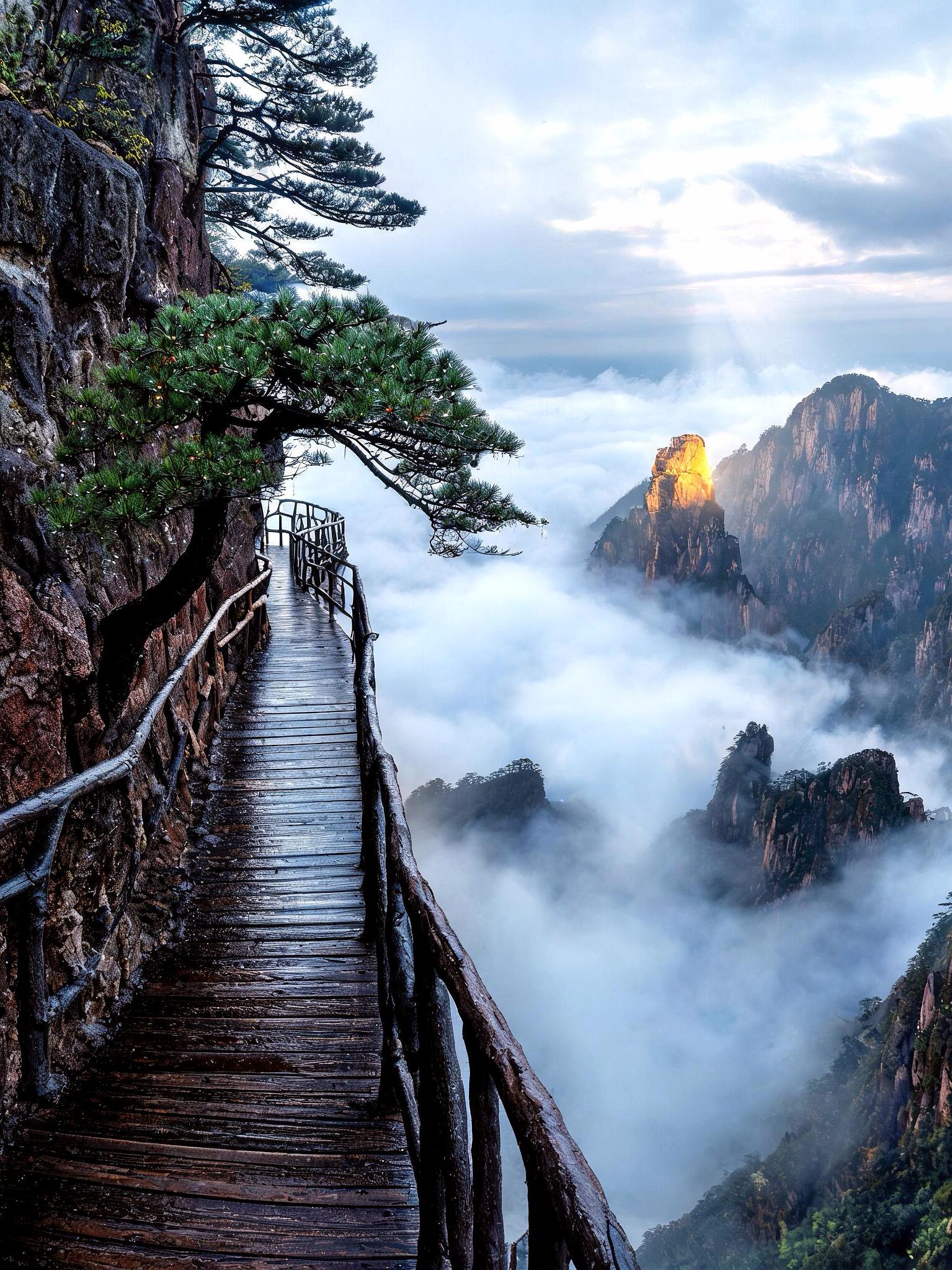 Discover Huangshan — China’s Legendary Mountain Landscape