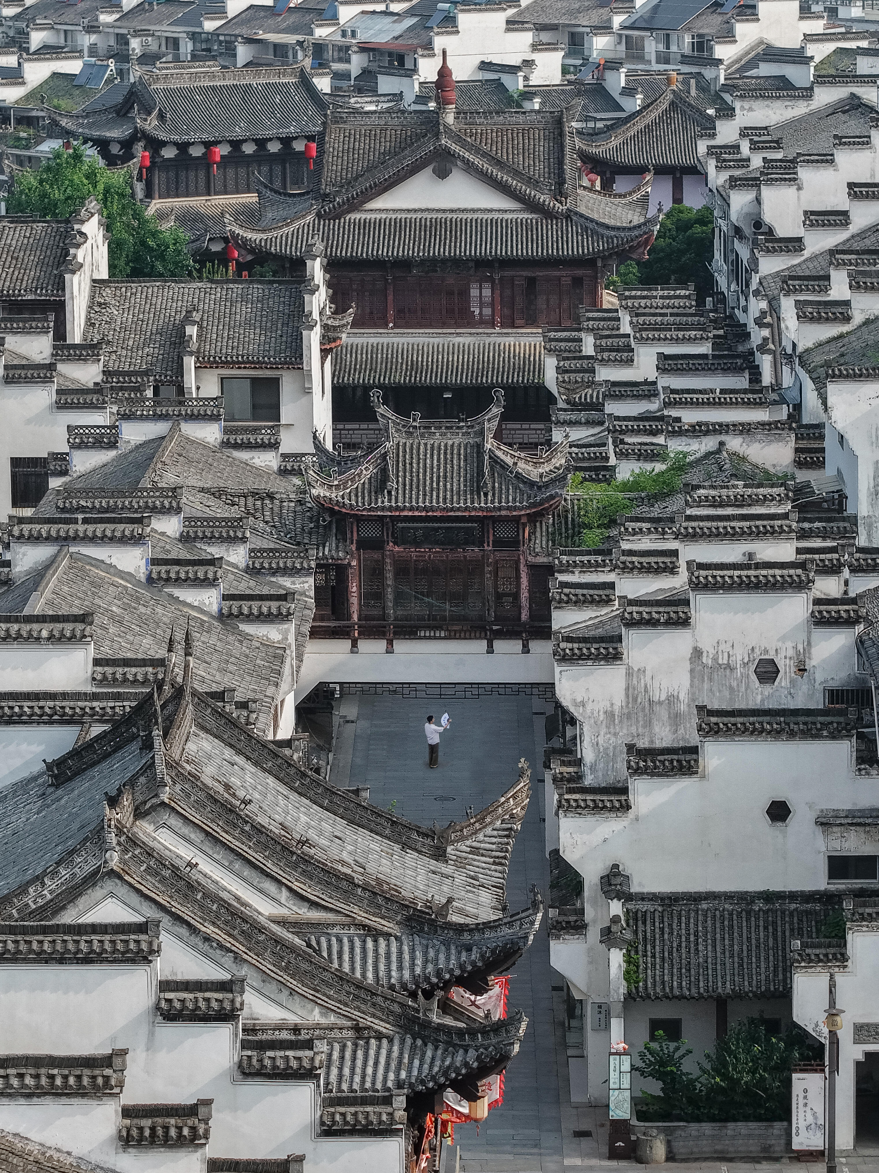 Visit Traditional Huizhou Villages