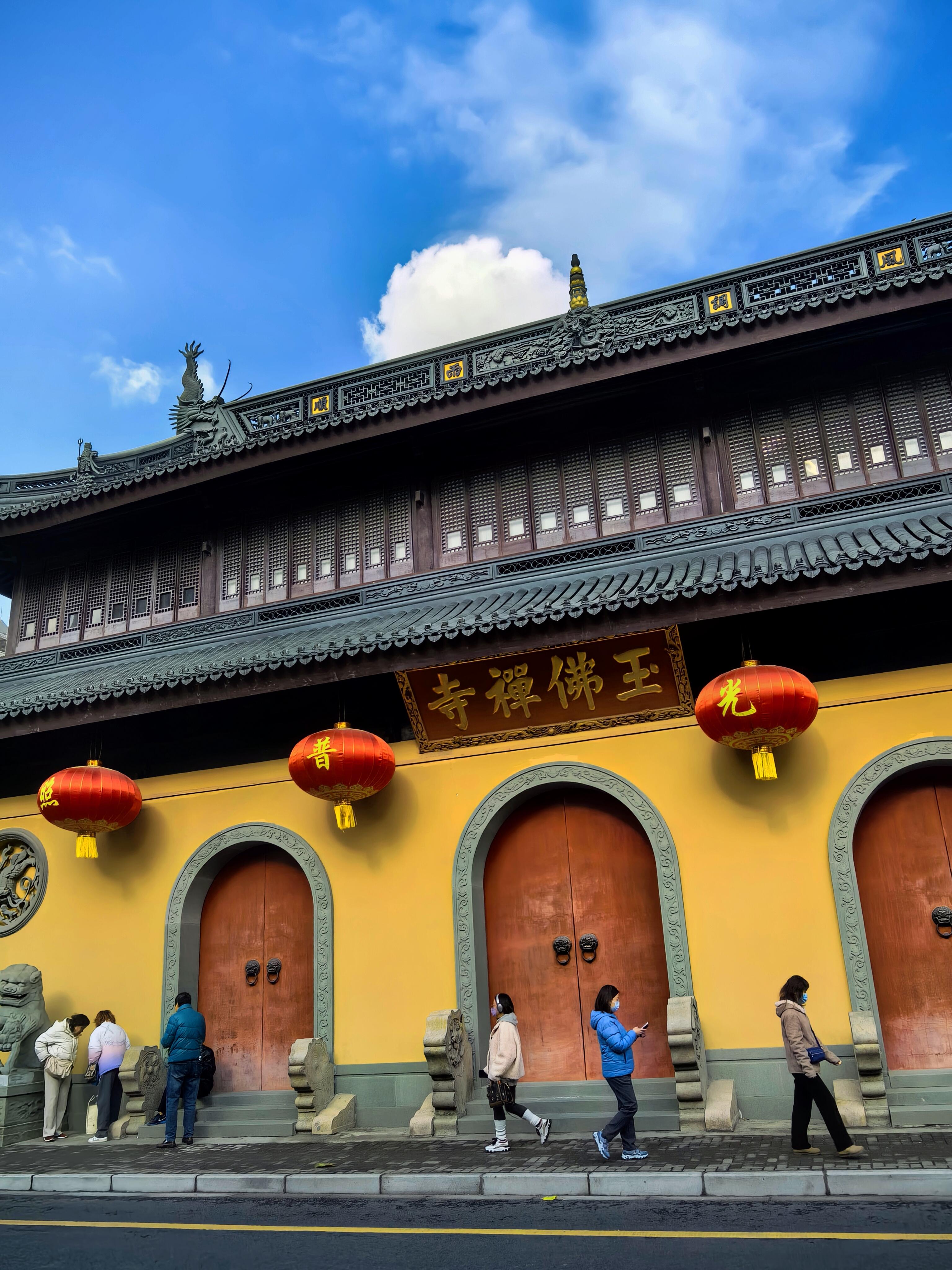 Day 2: Shanghai Cultural Exploration — Gardens, Temples & Old Shanghai