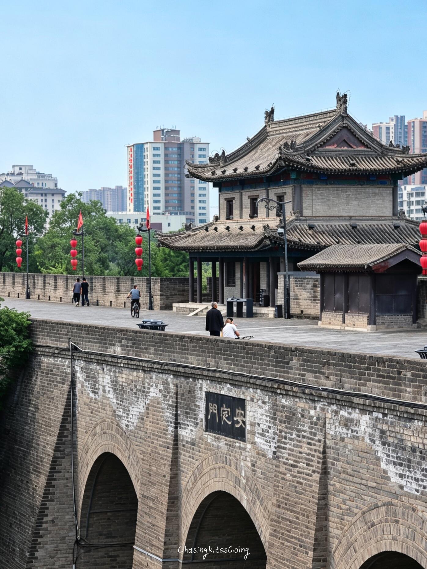 Walk Along Xi’an Ancient City Wall