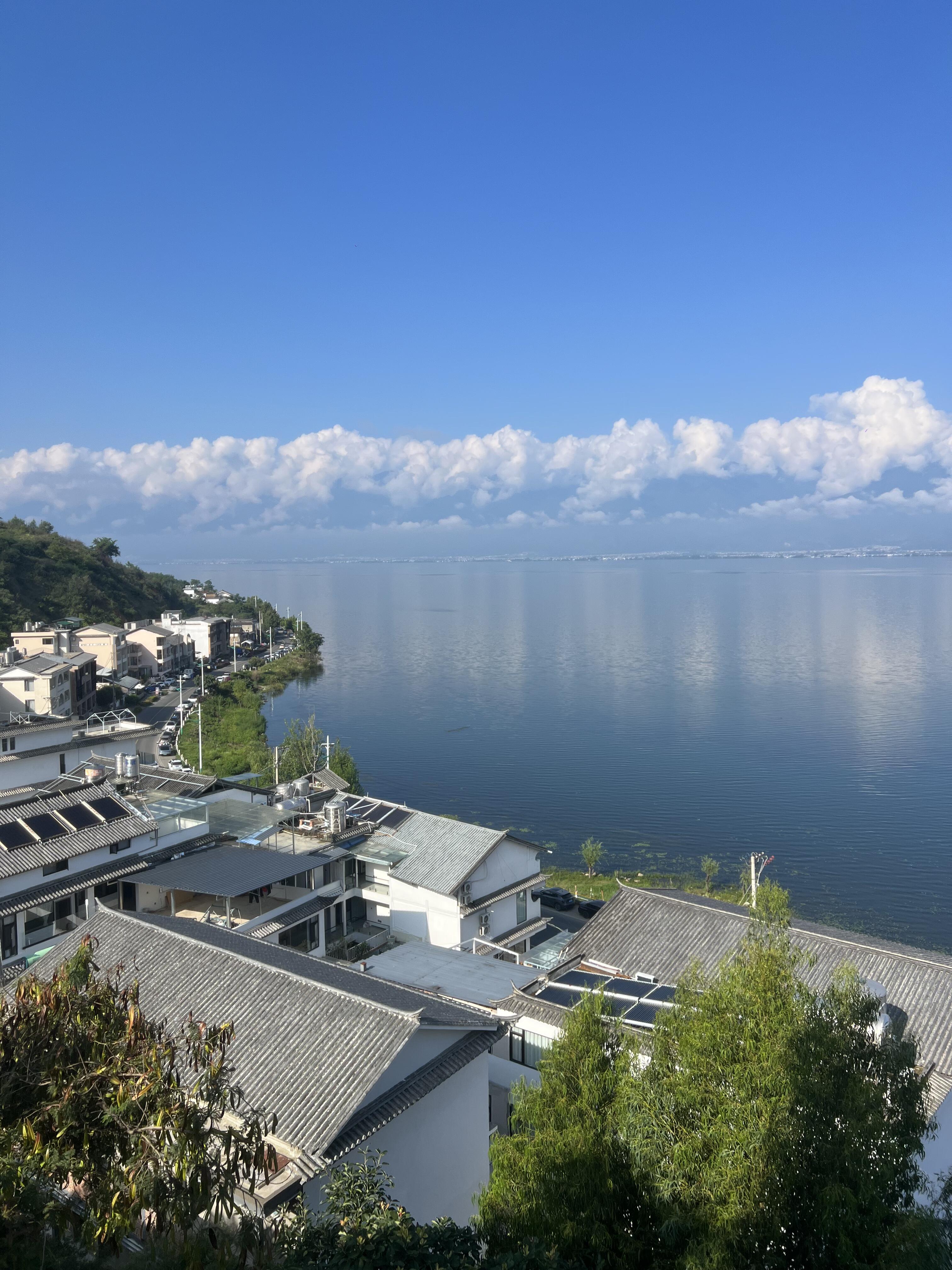 Experience the Beauty of Erhai Lake