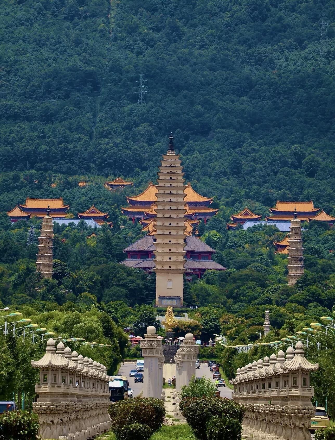 Day 4: Dali — Bai Culture, Three Pagodas & Local Lifestyle