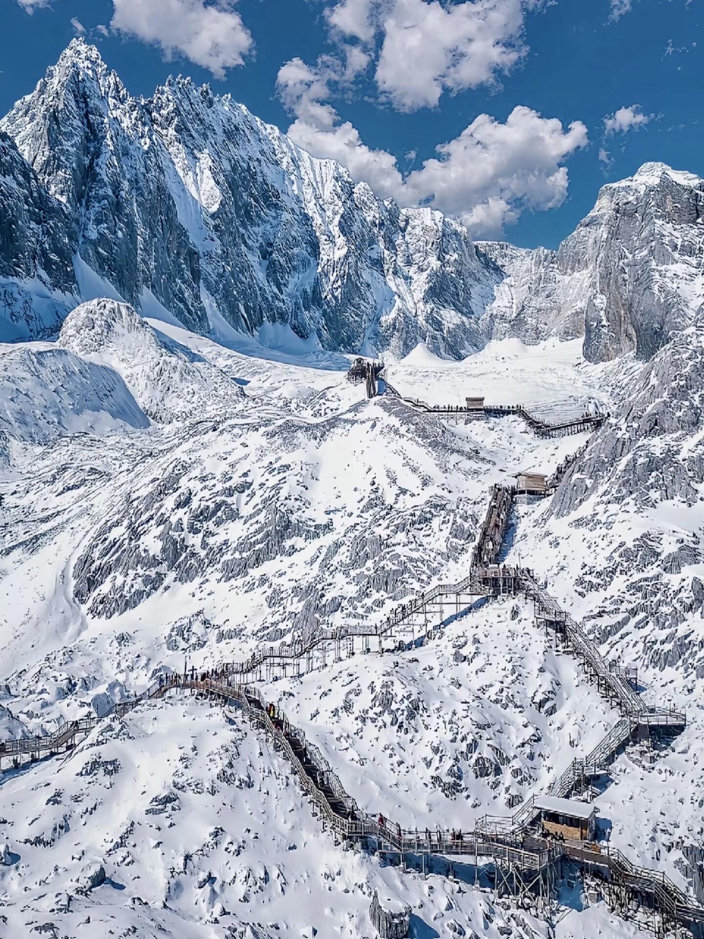 Reach the Heights of Jade Dragon Snow Mountain