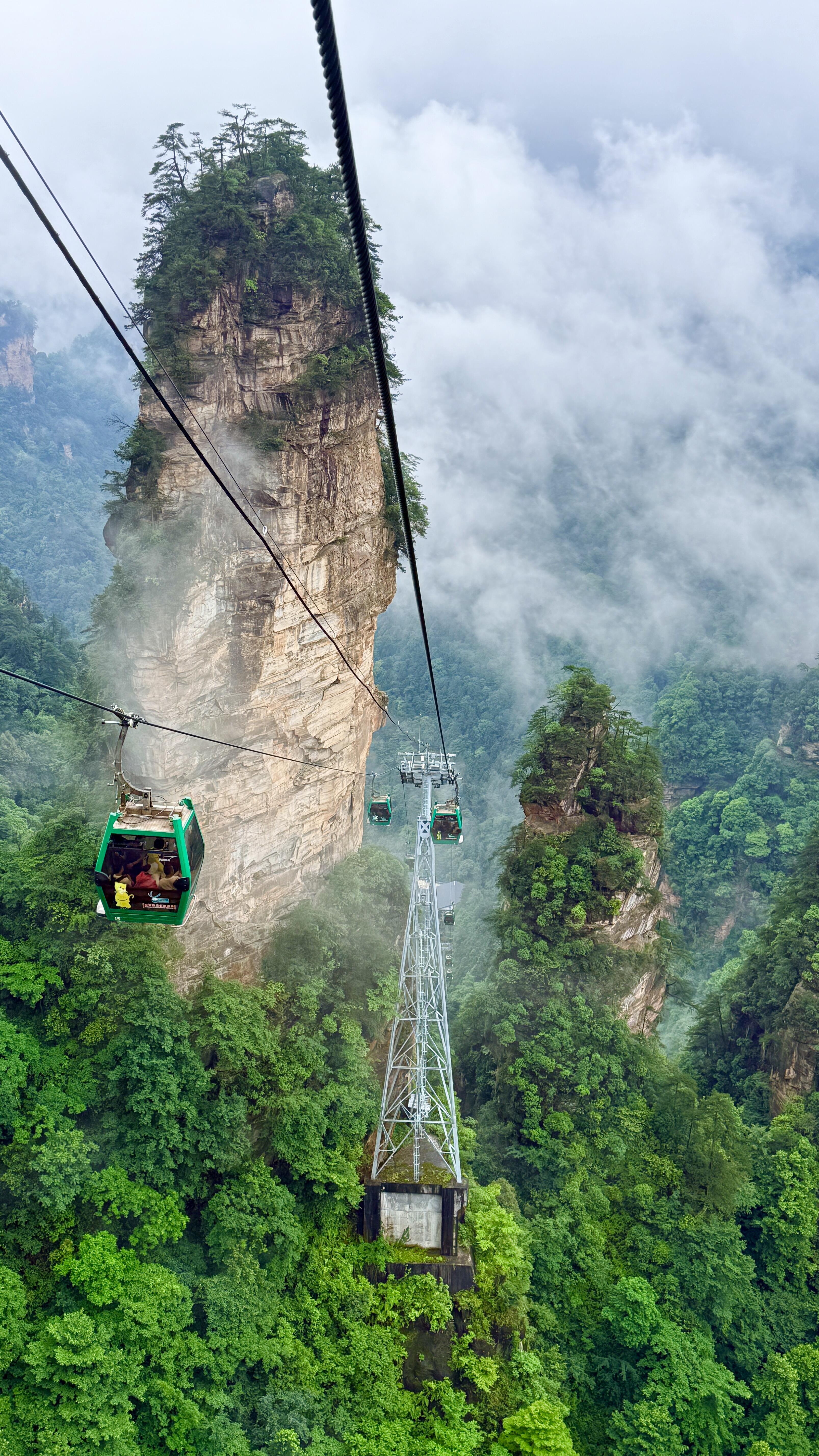 Fenghuang → Zhangjiajie — Red Stone Forest, Tianzi Mountain & Yuanjiajie