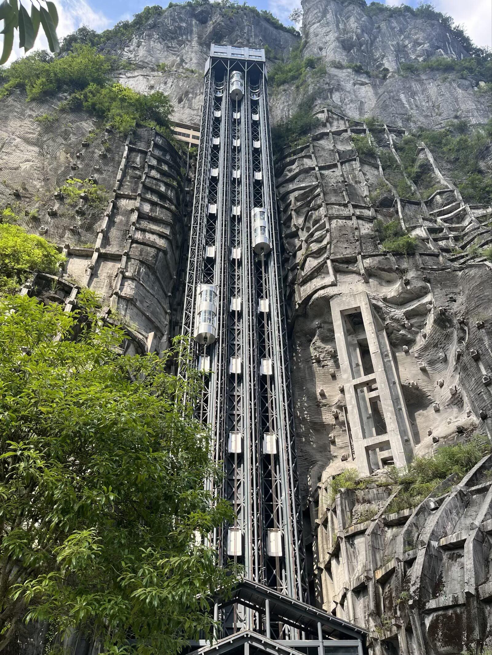 Zhangjiajie National Forest Park — Yuanjiajie & Avatar Mountain Landscapes